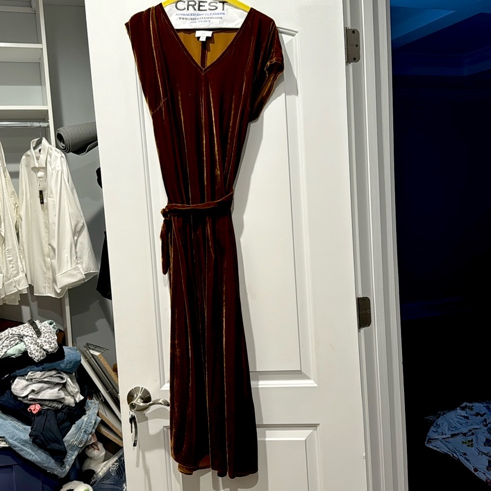 JJ super cute never been worn with tags crushed velvet